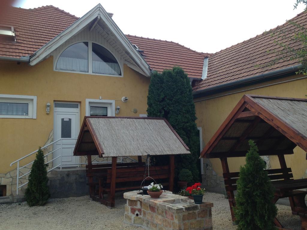 Bed and Breakfast Viola Vendeghaz Pápa Exteriér fotografie
