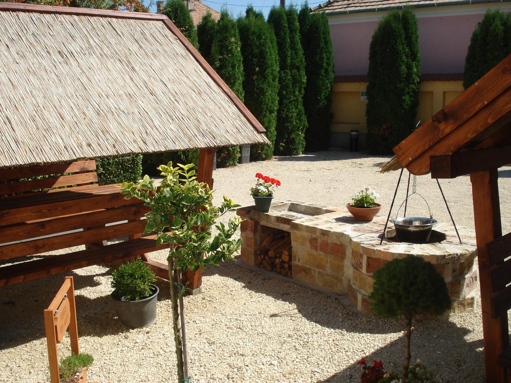 Bed and Breakfast Viola Vendeghaz Pápa Exteriér fotografie