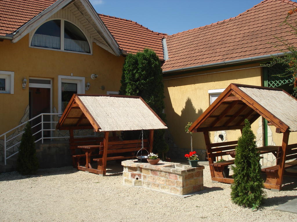 Bed and Breakfast Viola Vendeghaz Pápa Exteriér fotografie